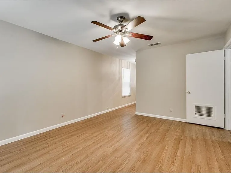 404 Franklin Blvd #A — Photo 7
