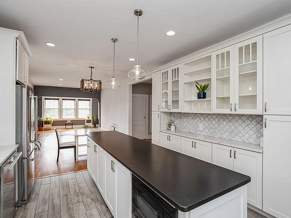 4th image of 491 Mount Pleasant Ave