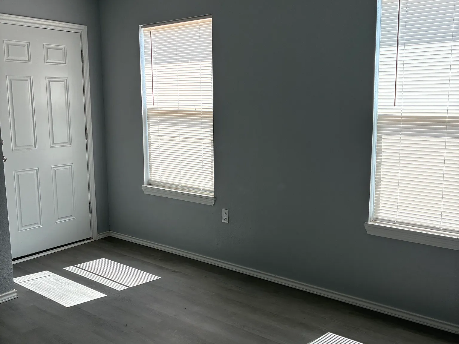 2028 S Avenue I — Photo 2