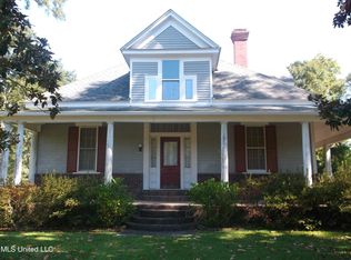 608 Peters St, Summit, MS 39666