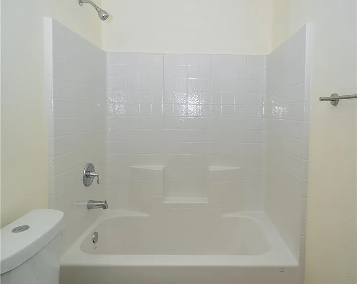 660 San Lorenzo St #1 — Photo 15