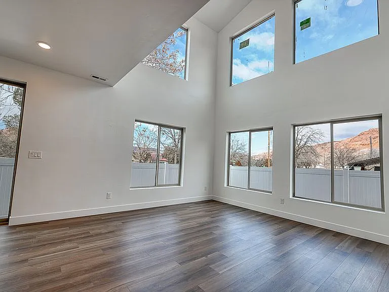 3 bed, 1580 sqft, $2,650 — Photo 2