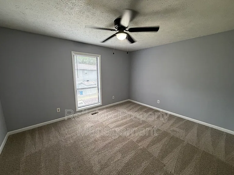 1405 Tangora Ln — Photo 9