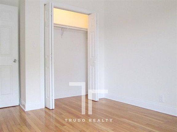 5th image of 819 W Waveland Ave #1south