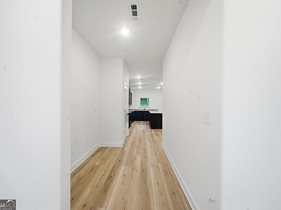 5th image of 435 Windy Ln