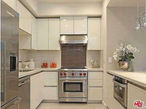 3rd image of 441 S Barrington Ave Unit 305
