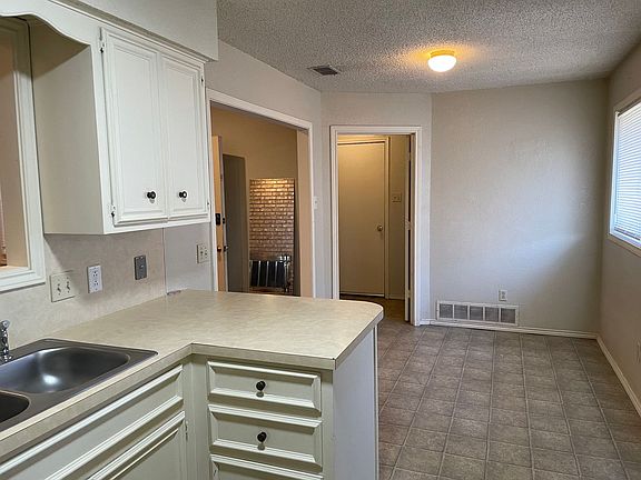 5th image of 9701 Avenue X #A