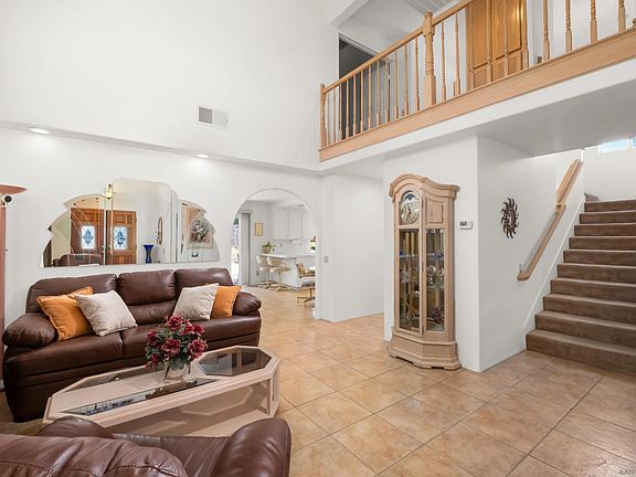 5th image of 2062 Susan Ct