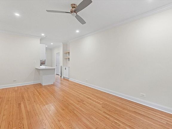 4th image of 1725 W Thorndale Ave APT 1B