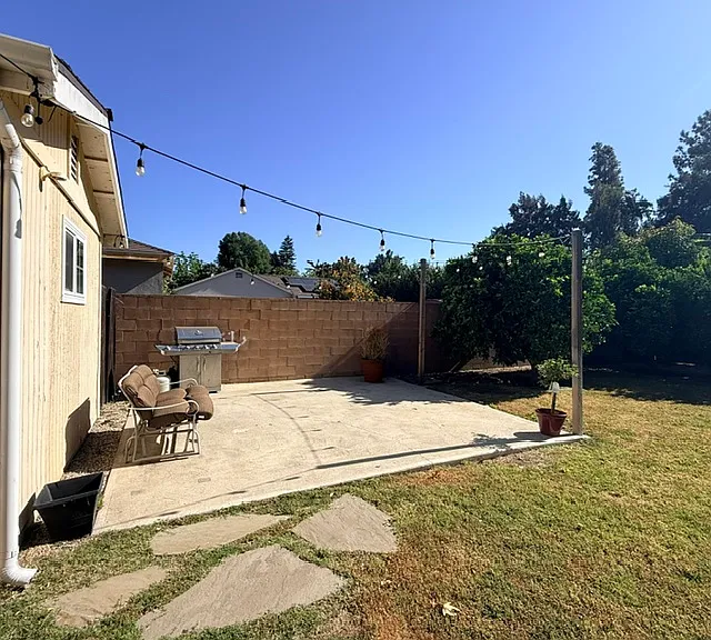 7454 Darby Ave — Photo 10