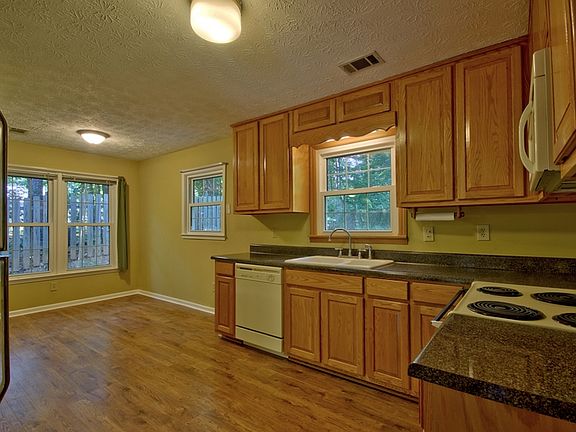 Kitchen frm Dining Rm. Entr.
