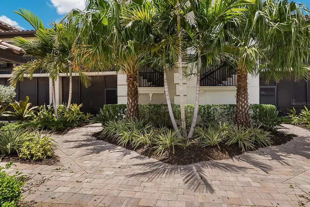 2 bed, 2.0 bath, 1355 sqft, $3,300 — Photo 2