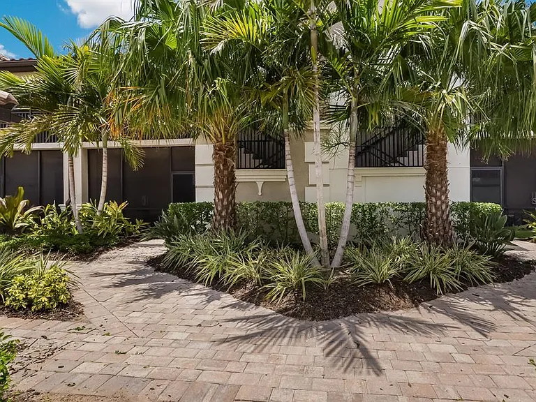 5557 Palmer Cir #202 — Photo 2