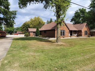 207 W Moro Dr, Moro, IL 62067