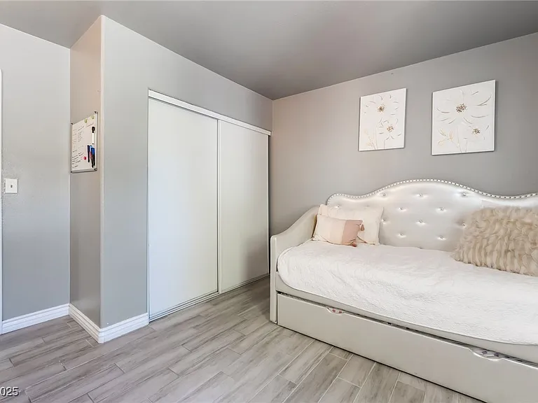 724 N Fogg St — Photo 33