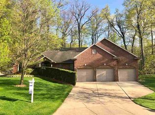 2454 Wood Oaks Cir, Green Bay, WI 54302