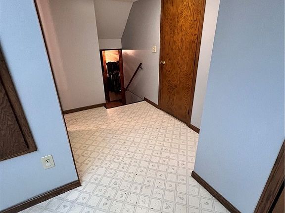 4th image of 18428 William Dr