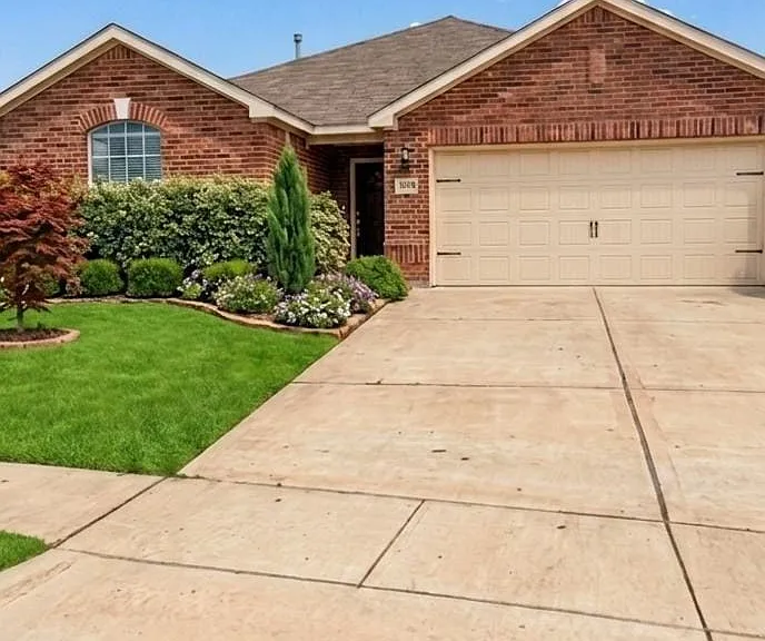 1100 Flatwater Trl — Photo 1