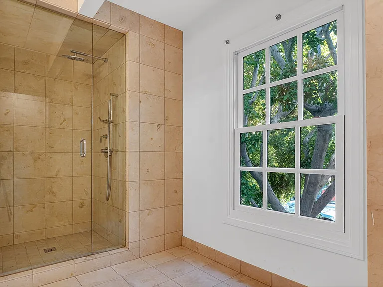 612 N Bedford Dr — Photo 23