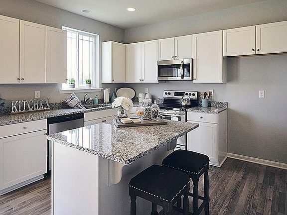 5th image of 409 Lena Ln