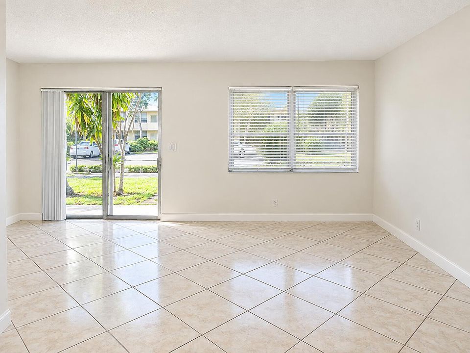 1st image of 2401 NE 10th St APT 2