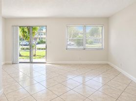 2401 NE 10th St, Pompano Beach, FL