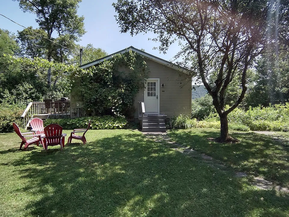 108 Woodview Ln #1
