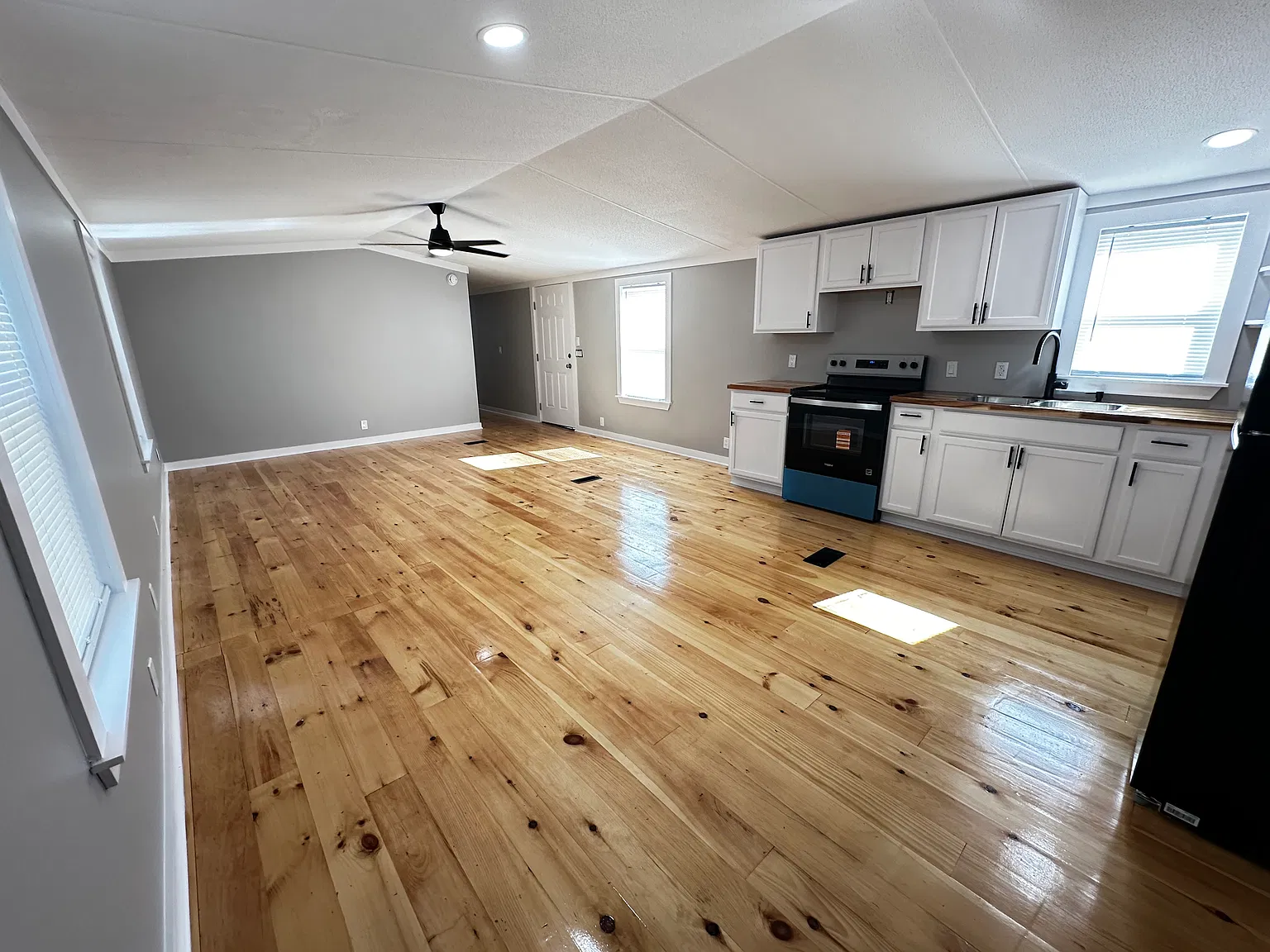 Remodeled Mobile Home For Rent — Photo 4