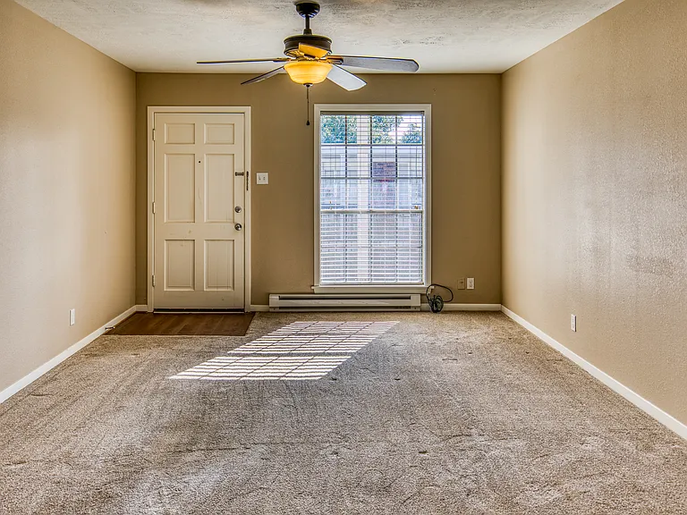 401 E Main St — Photo 13