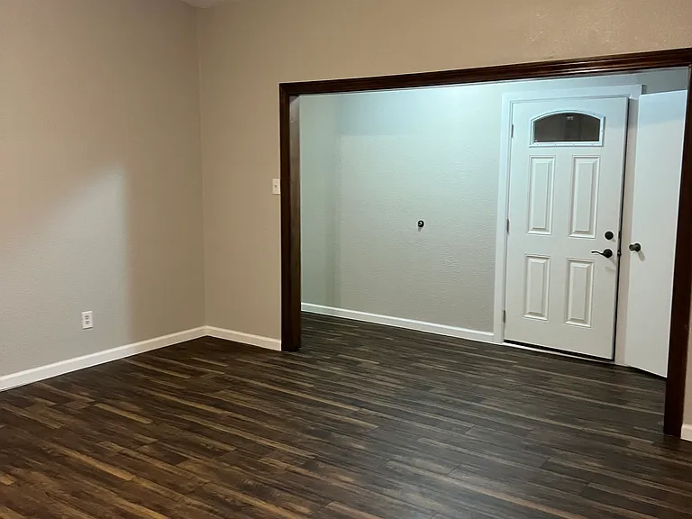 711 E Timberview Ln — Photo 8