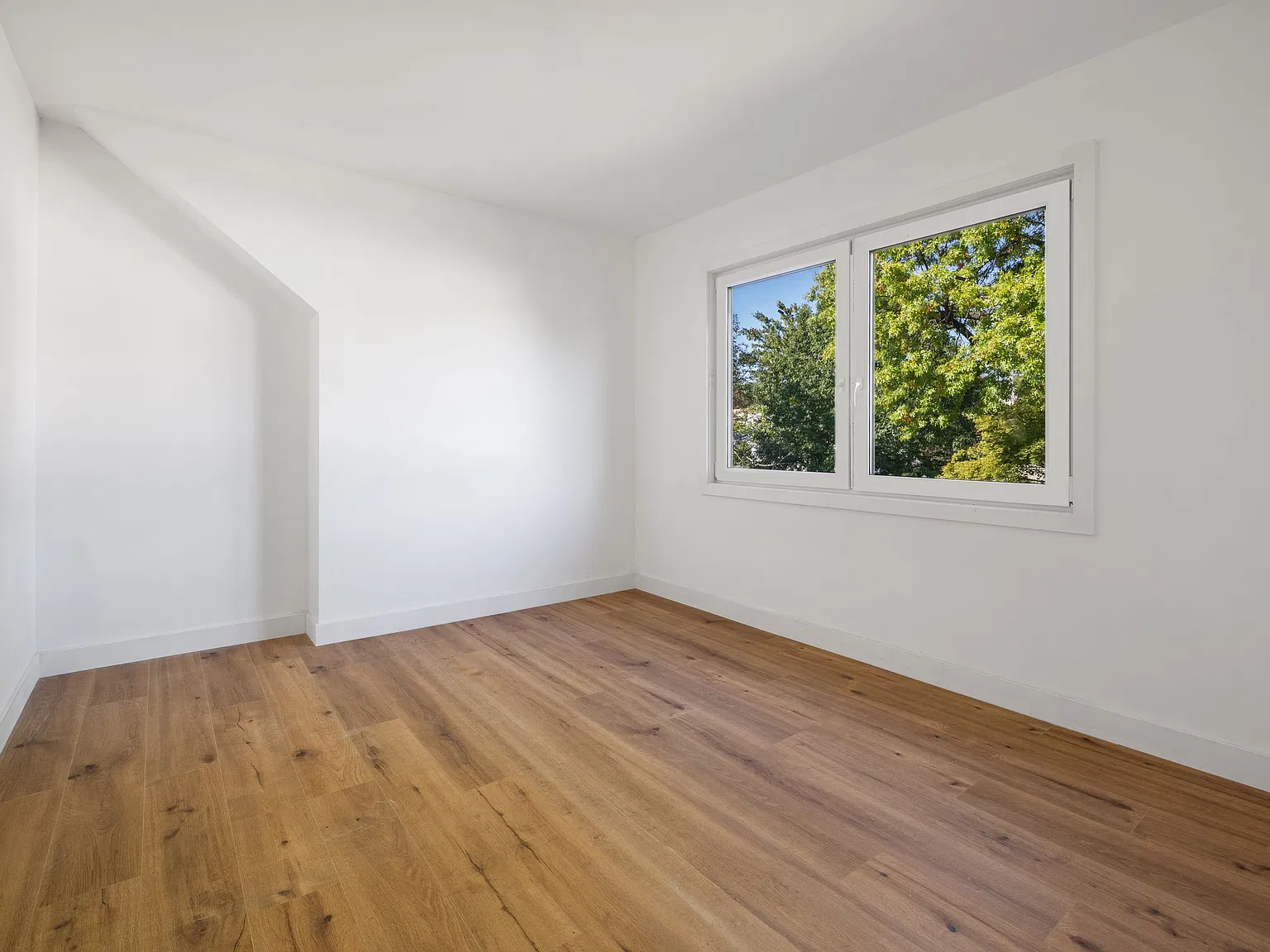 2 bed, 950 sqft, $3,200 — Photo 4