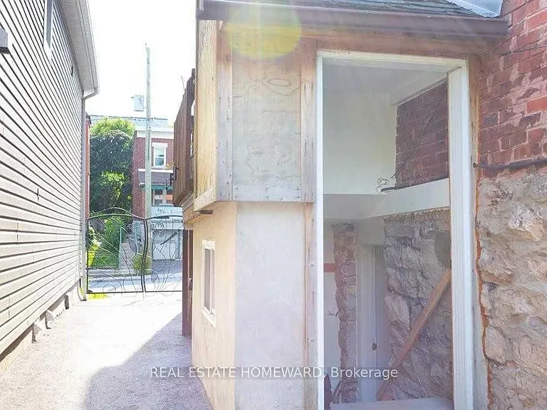 81 Sweetland Ave #LOWER — Photo 3