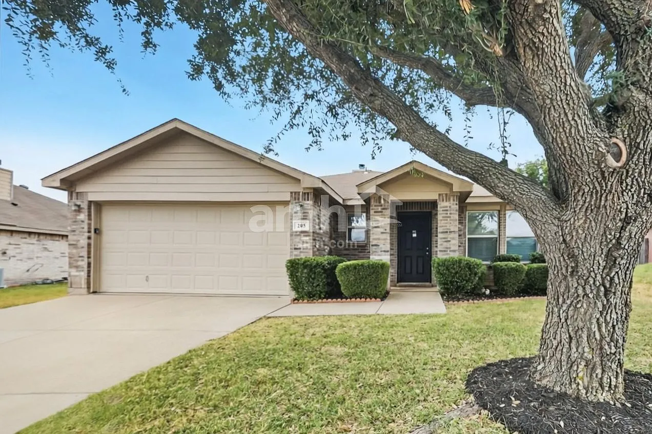 3 bed, 2.0 bath, 2440 sqft, $2,120 — Photo 1