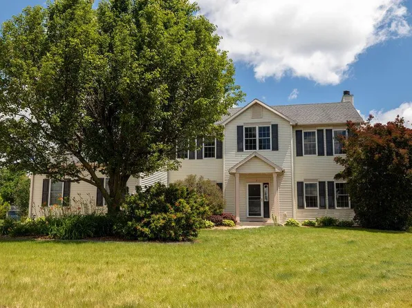 934 Cascade CIRCLE, Hartford, WI 53027