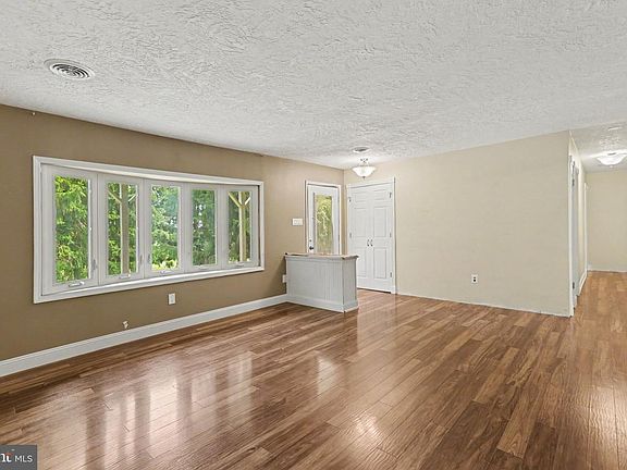 5th image of 140 Codorus Furnace Rd