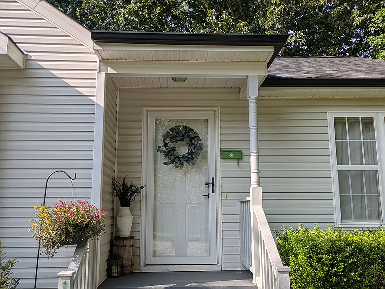 109 Dunn Ave — Photo 2