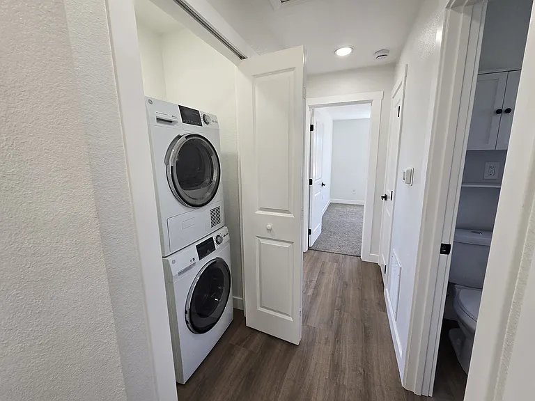 738 E Fountain Blvd — Photo 10