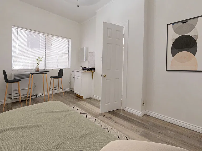 18th Street Apartments — Photo 15