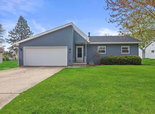 718 Oak Dr, Jefferson, WI 53549