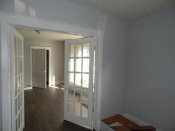 3rd image of 119 N Longworth Ave