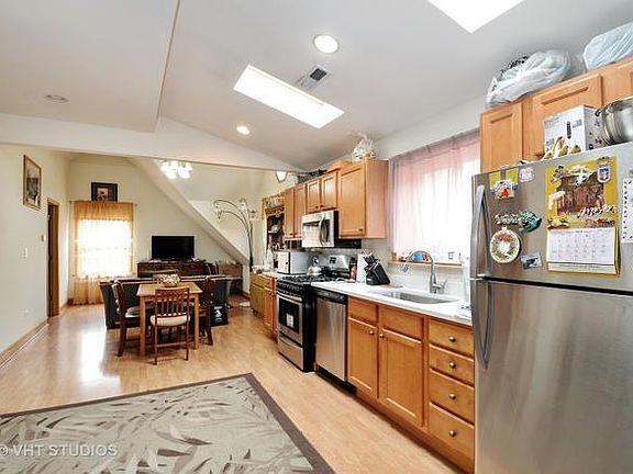 2nd image of 918 N Mozart St #3