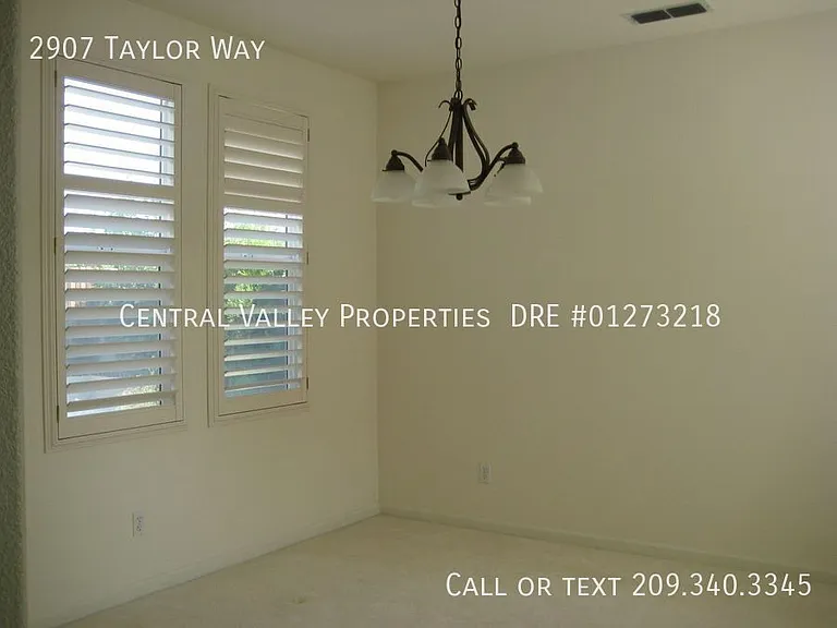 2907 Taylor Way — Photo 3