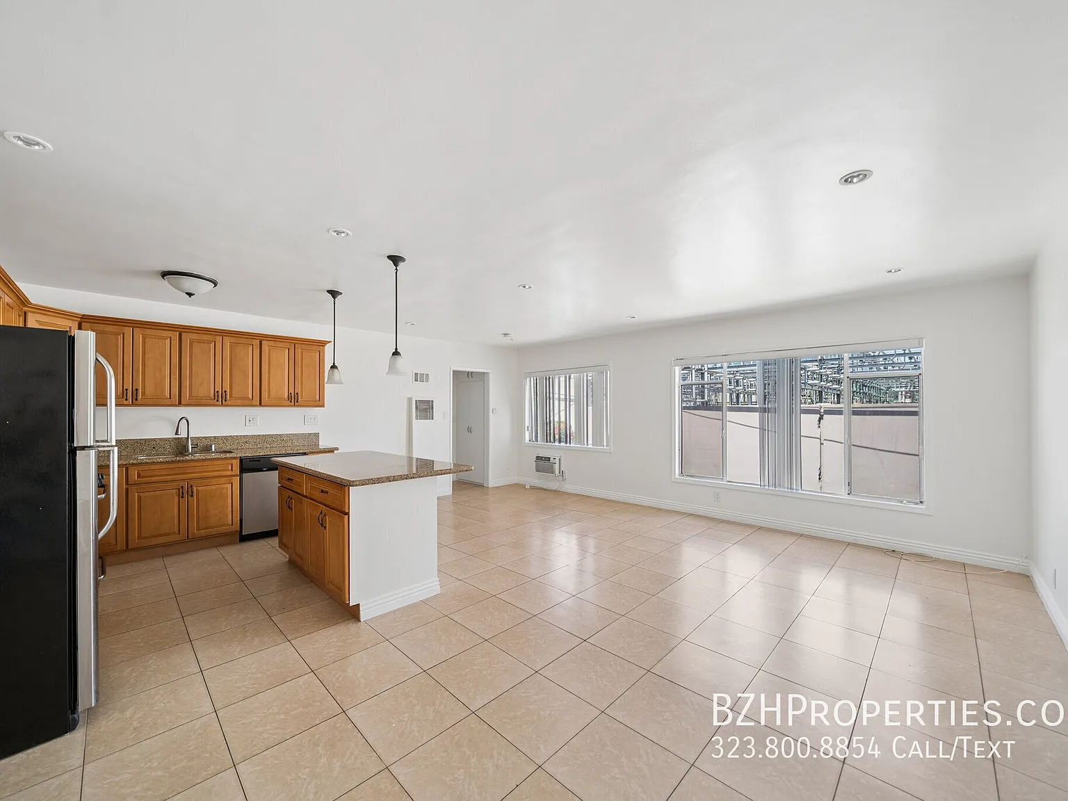 7209 Willoughby Ave — Photo 2
