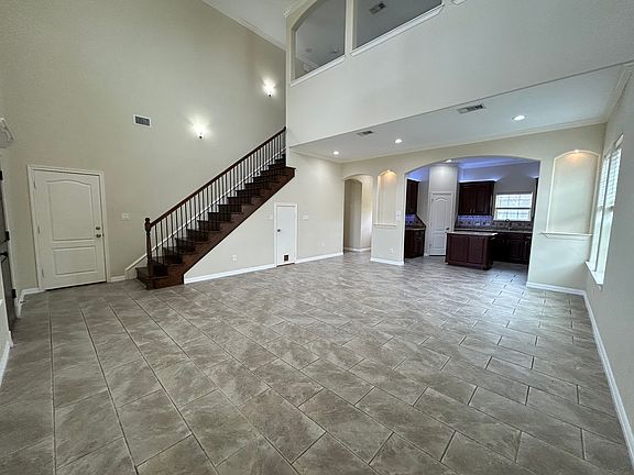4th image of 204 Pearl Ln