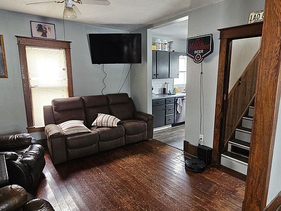 3rd image of 202 Alexander St