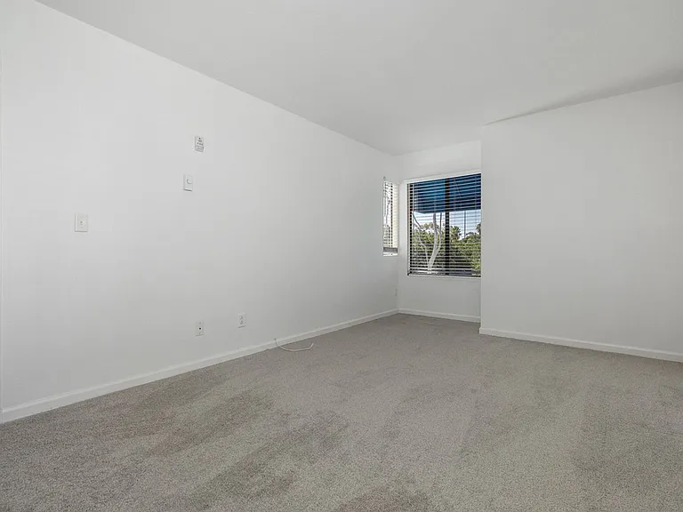 8308 Regents Rd — Photo 16