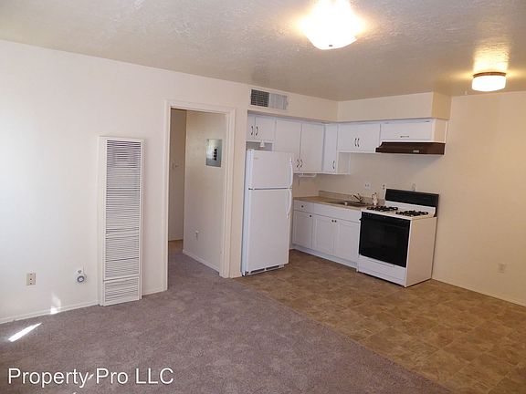 4th image of 300 La Veta Dr NE APT 01