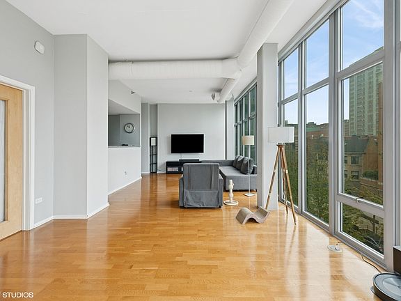 3rd image of 1000 W Leland Ave #5C