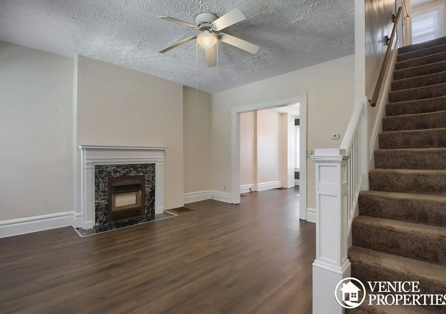 Charming 2BR on Lane and Indiana — Photo 2