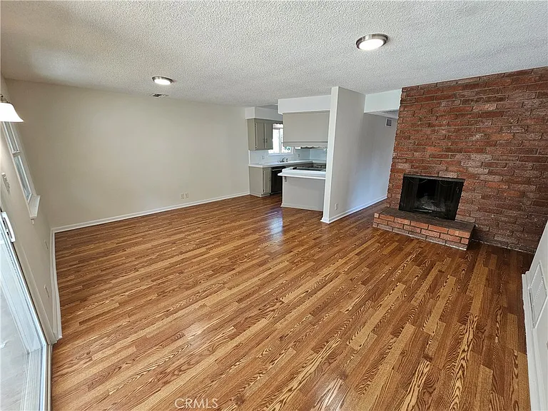 4642 Briggs Ave — Photo 7
